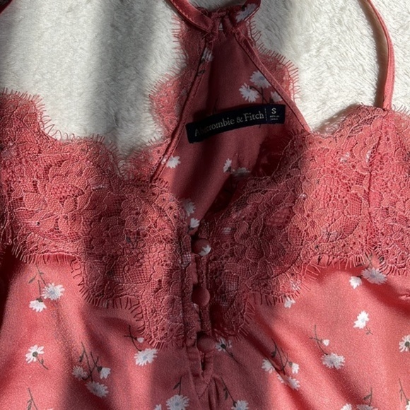 HP🏆 Womens Abercrombie & Fitch Lacey Adjustable Strap Flower Camisole Top Sm - Picture 2 of 7